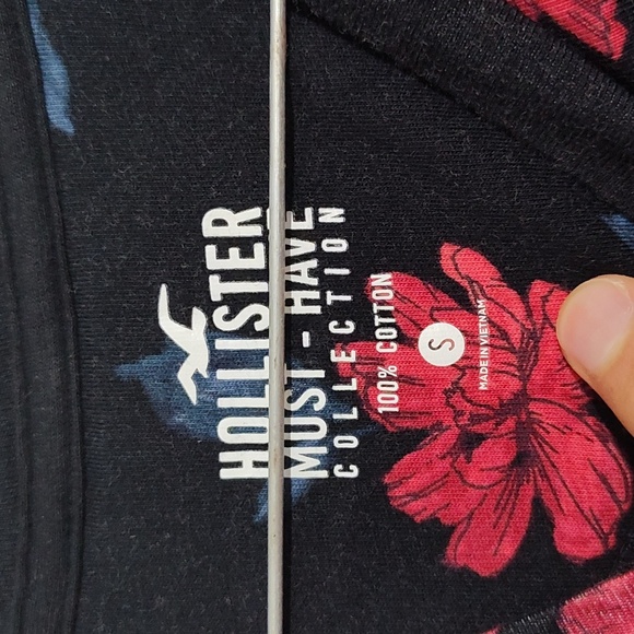 Small Hollister T shirt - Picture 3 of 4